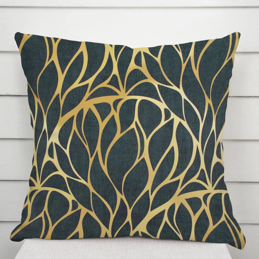 Biante Zamatová obliečka na vankúš Tamara TMR-003 Zlaté ornamenty na čiernozelenom 45 x 45 cm