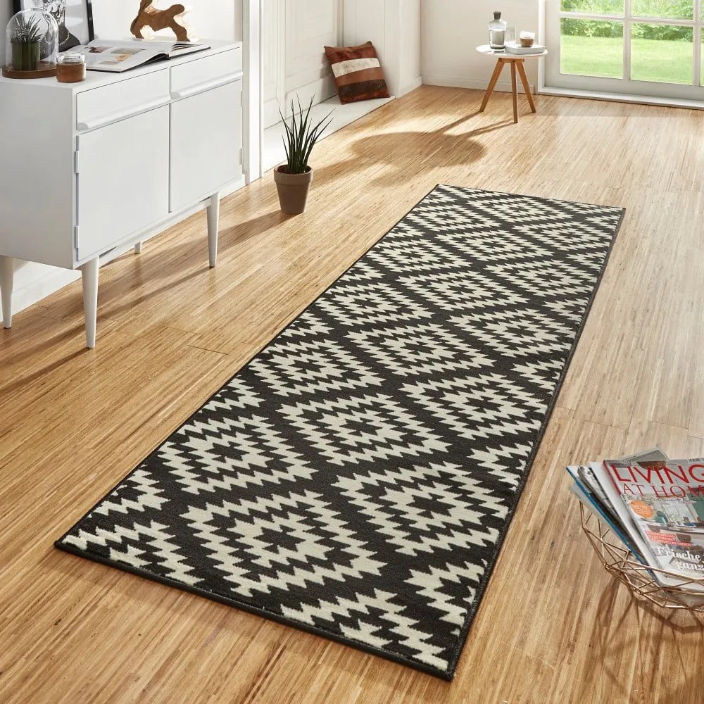 Čierno-biely behúň Hanse Home Basic Nordic, 80 x 200 cm