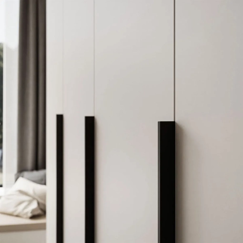 ŠATNÍKOVÁ SKRIŇA BLANCA KAŠMÍR 4D ČIERNE ÚCHYTKY