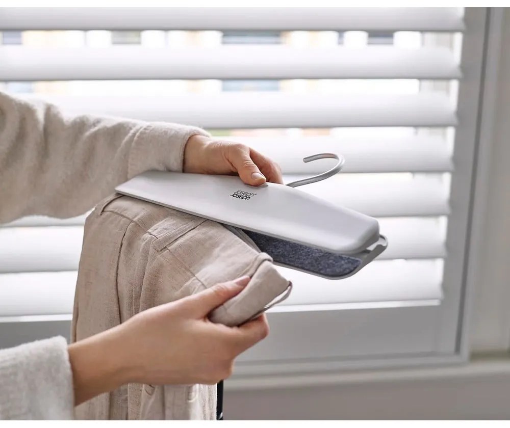 Plastové vešiaky v súprave 2 ks na nohavice Orderly – Joseph Joseph