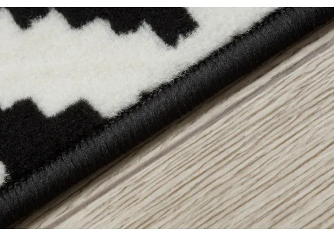 Behúň BCF MORAD Ruta romby čierny / krém - Výpredaj