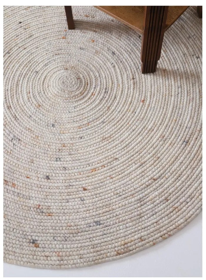Krémový detský koberec ø 110 cm Neethu Avoine – Nattiot