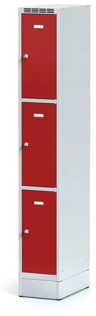 Alfa 3 Šatníková skrinka na sokli s úložnými boxami, 3 boxy, 1920 x 300 x 500 mm, otočný zámok, červené dvere