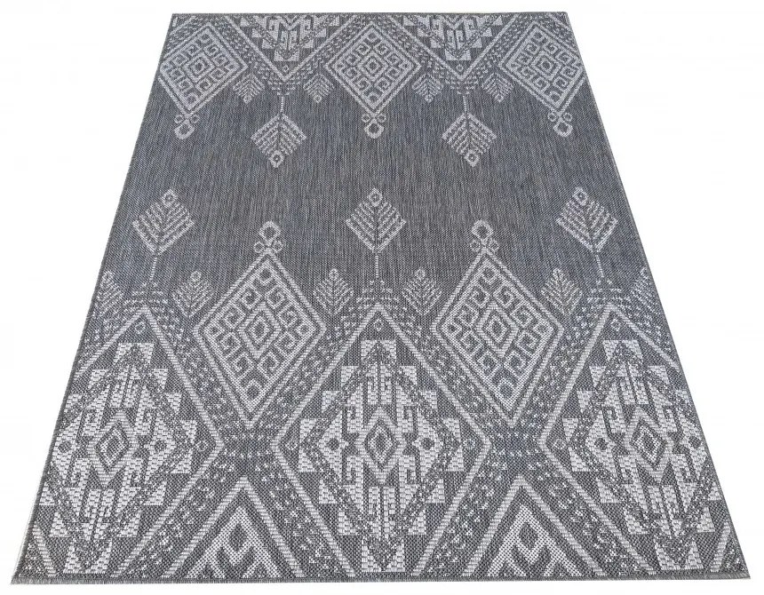 Dizajnový sivý kobrec s prepracovaným vzorom Šírka: 80 cm | Dĺžka: 150 cm