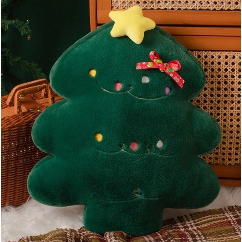 Zamatový dekoračný vankúš v tvare stromčeka MERRYLY, zelený