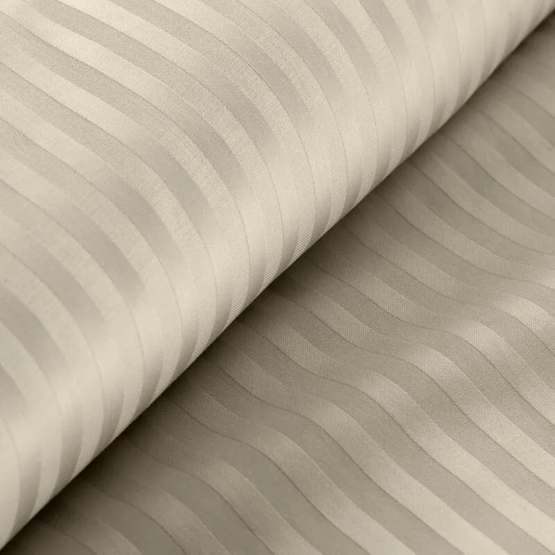 Dekorstudio Saténové posteľné obliečky VERA s jemnými prúžkami v béžovej farbe Rozmer posteľných obliečok: Šírka x Dĺžka: 140x200cm + 1ks 70x80 cm