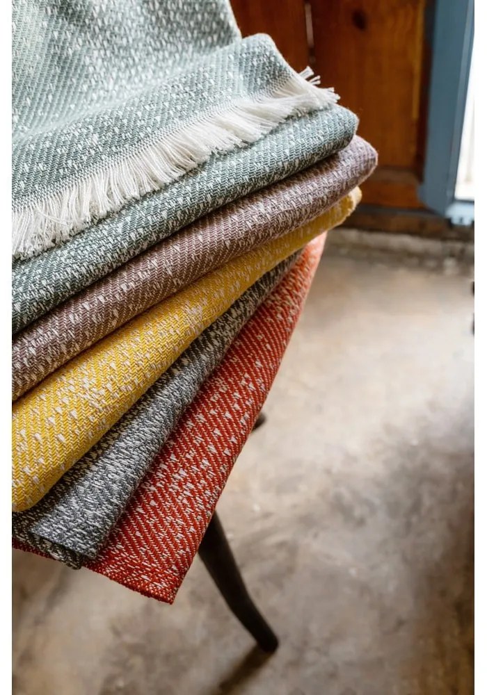 Červený pléd s podielom bavlny Euromant Dotty Diamond, 140 x 180 cm