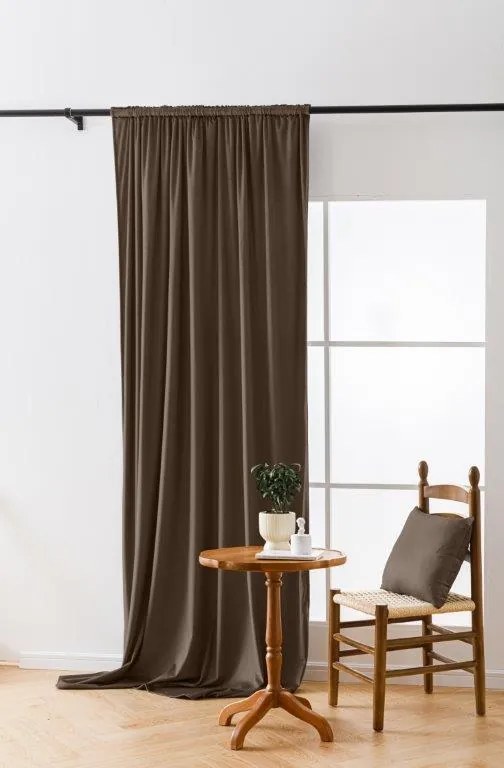 Hnedý zatemňovací záves VELVET 135x250 cm Zavesenie: Riasiaca páska