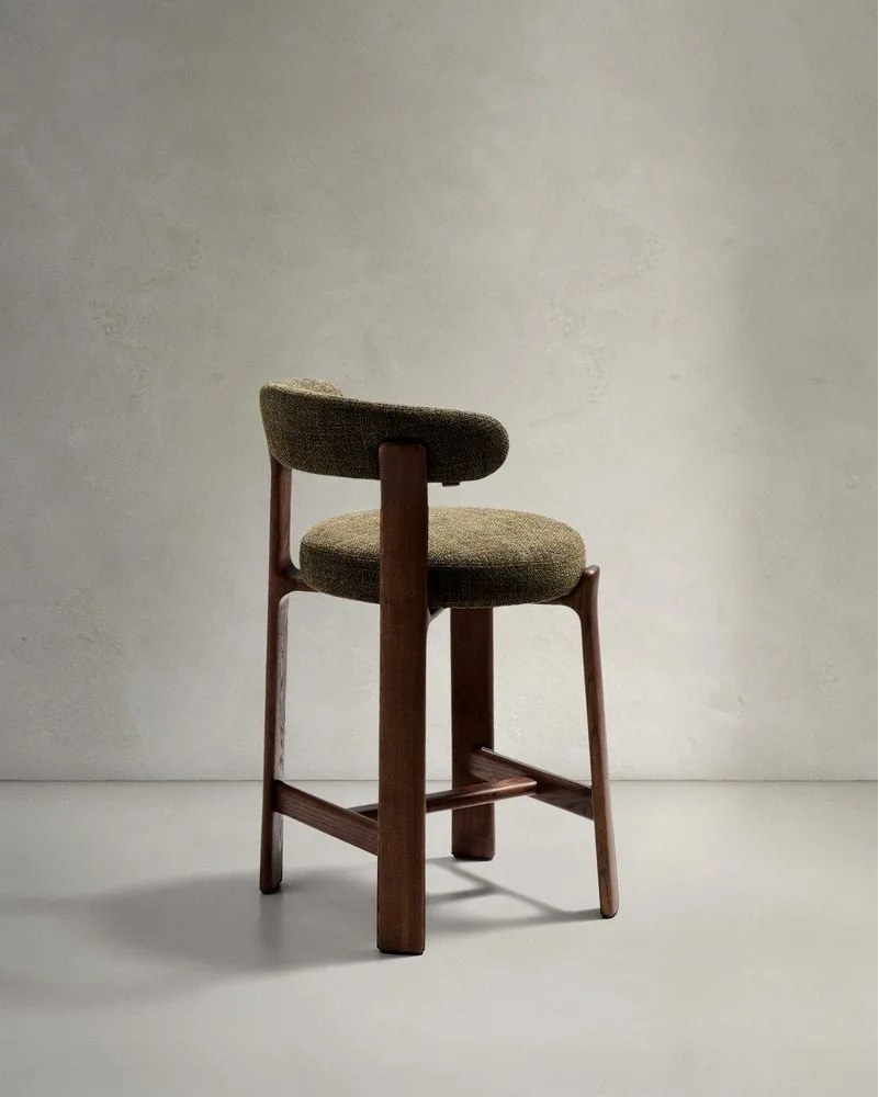 Zelená/v tmavo prírodnej farbe barová stolička z jaseňového dreva (výška sedadla 65 cm) Granite – Kave Home