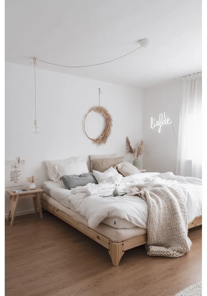 Dvojlôžková posteľ z borovicového dreva s roštom 140x200 cm Elan – Karup Design