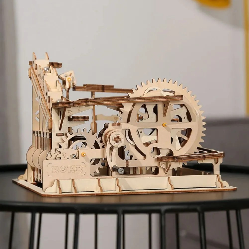 Robotime 3D drevené mechanické puzzle Kuličková dráha Marble Parkour 254 ks