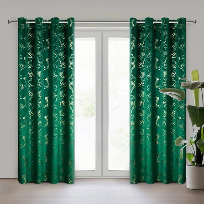 Dekorstudio Zamatový záves RAJA na dekoračných kolieskach 140 x 250 cm v tmavozelenej farbe