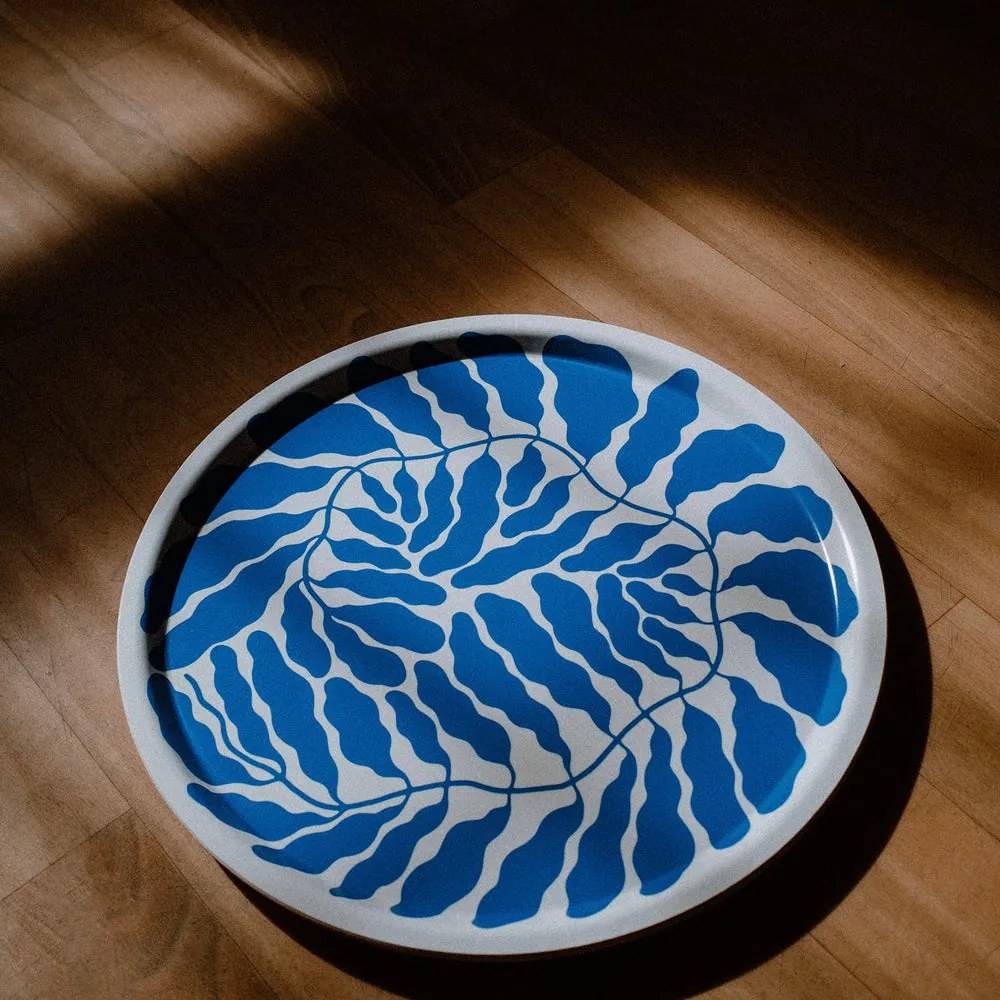 Wrap Ilustrovaná tácka drevená Art Trays by Linnéa Andersson okrúhla modrá