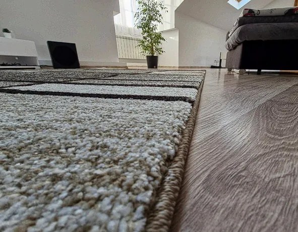 HU Béžovo-hnedý moderný kockovaný koberec Rio 685A-Beige-Fume Rozmer: 140x190 cm