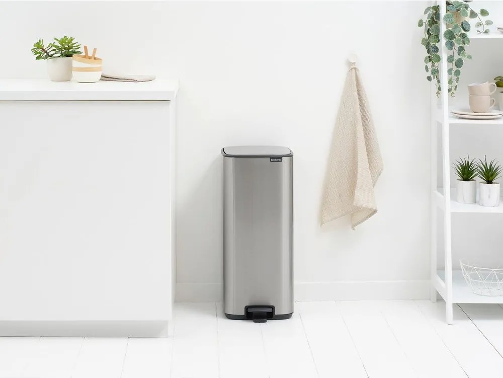 Pedálový oceľový odpadkový kôš v matne striebornej farbe 30 l Bo – Brabantia
