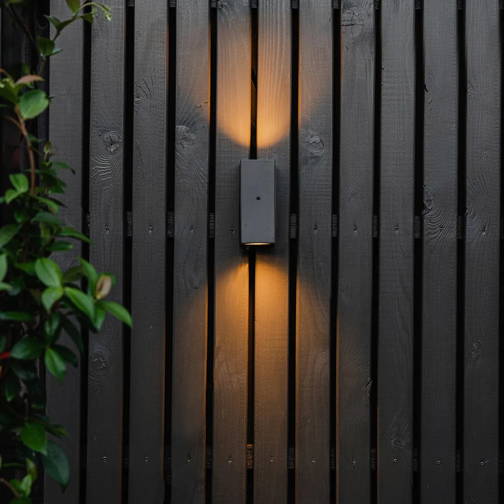 Nástenné svietidlo sivé 2-žiarovkové IP44 s čidlom súmraku - Baleno