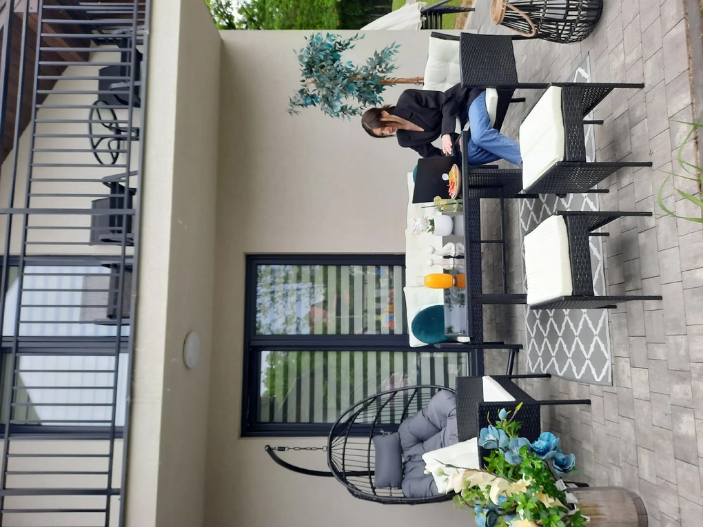 Garden Line SÚPRAVA RATANOVÉHO NÁBYTKU „VADUZ“ (SOFA + 2 KRESLÁ + 2 PUFFY + STÔL) ČIERNA + KRÉMOVÉ VANKÚŠE *9583