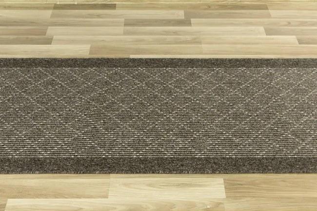 Protišmykový behúň Boulevard 9218 - hnedý