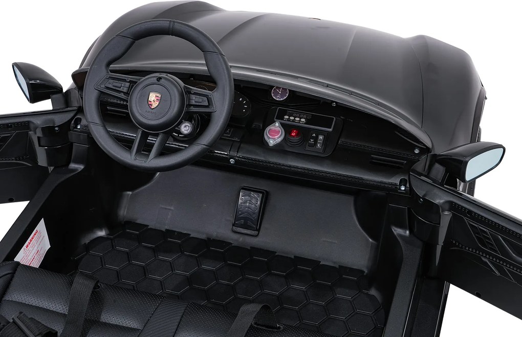 Ramiz Porsche Taycan Turbo S vozidlo Čierna