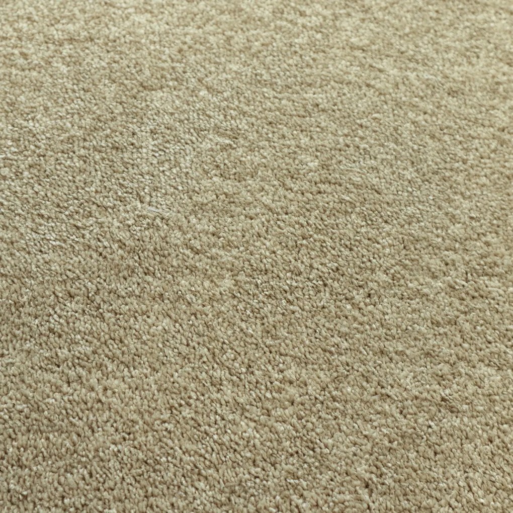 ITC, Metrážny koberec Feliz 056, na mieru, šíře 4m, béžová, filc, detská izba