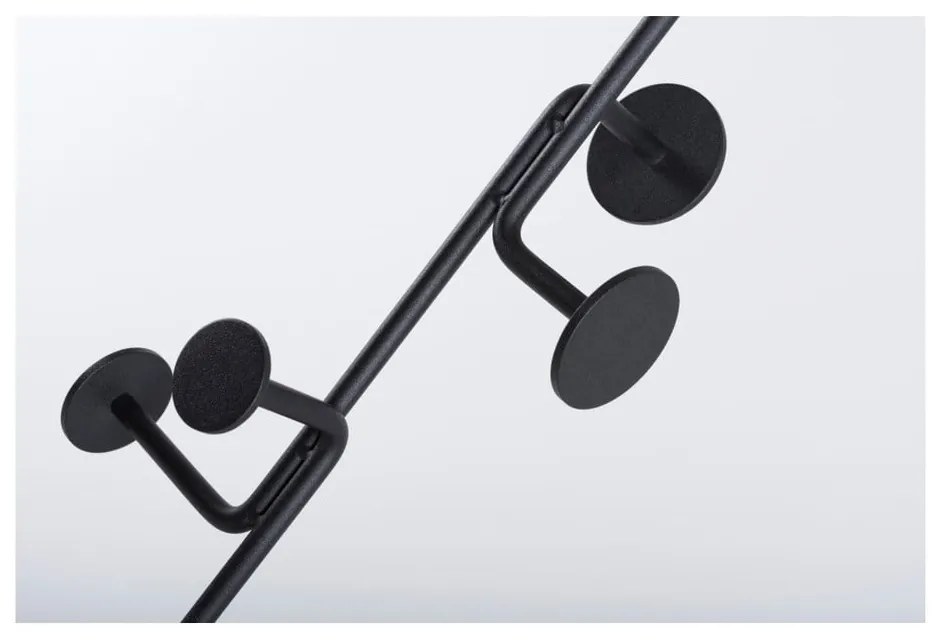 Stojací vešiak z masívneho dubového dreva s čiernym detailom Gazzda Hook