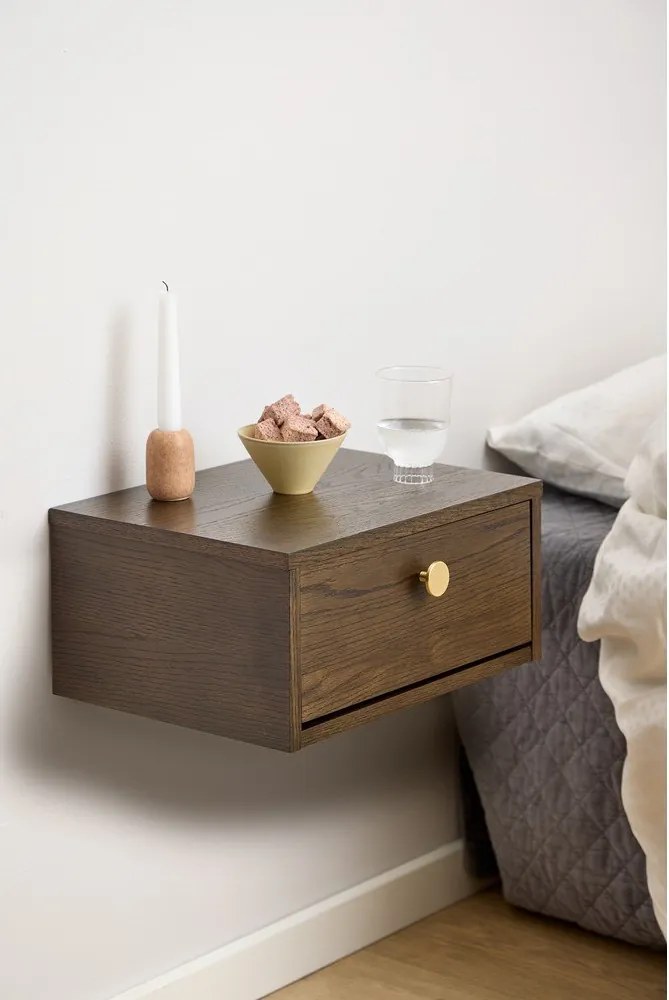 Nočný stolík v dekore duba v tmavoprírodnej farbe Monfort – Actona