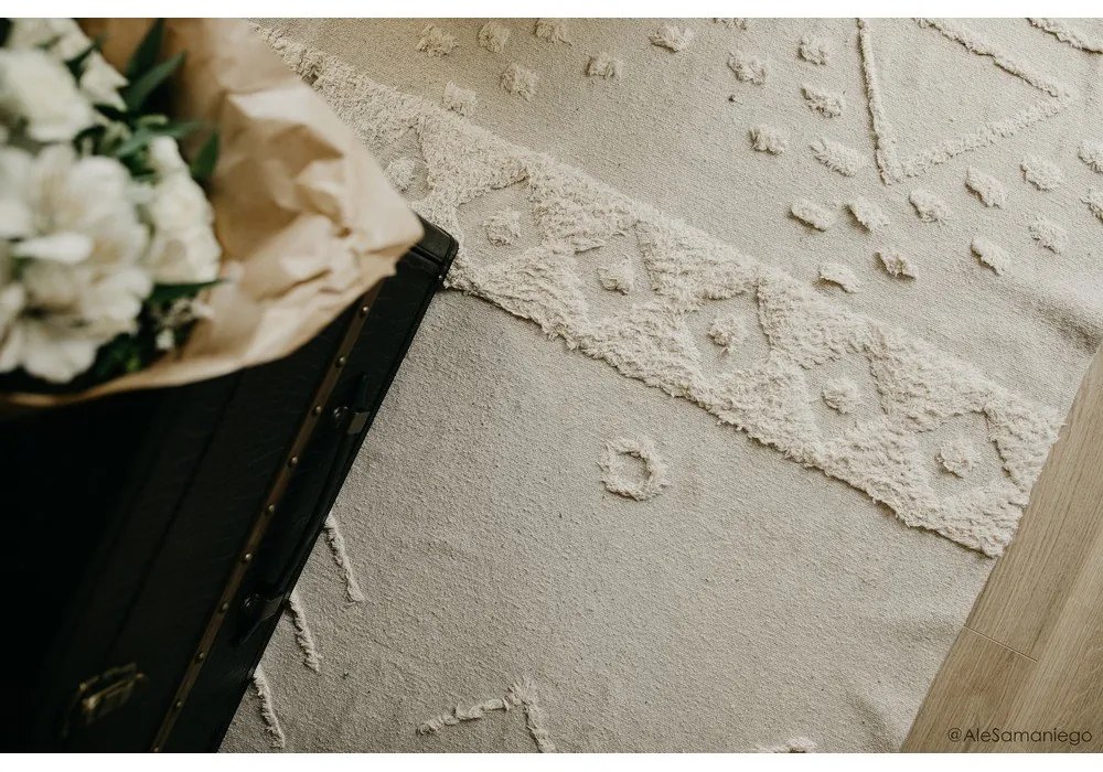 Biely prateľný ručne tkaný bavlnený koberec 170x240 cm Tribu Natural – Lorena Canals