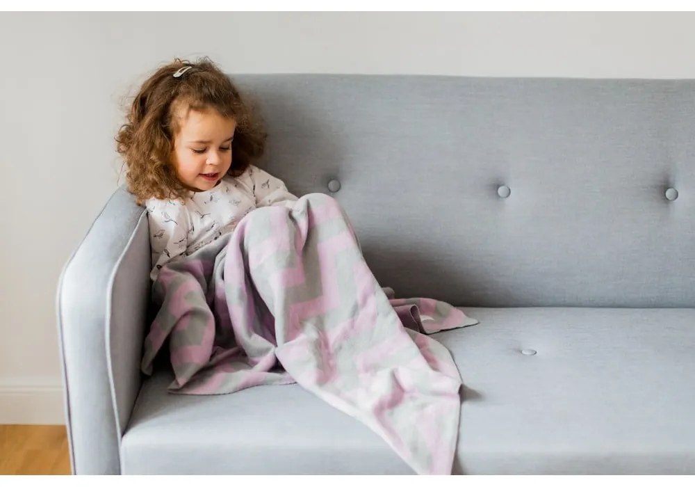 Ružovo-šedá bavlnená detská deka Kindsgut Zigzag, 80 x 100 cm