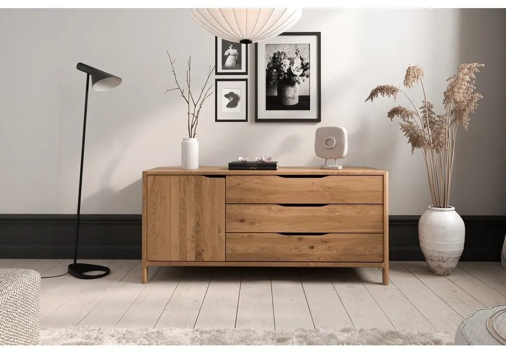 Nízka komoda z dubového dreva v prírodnej farbe 140x64 cm Twig – The Beds