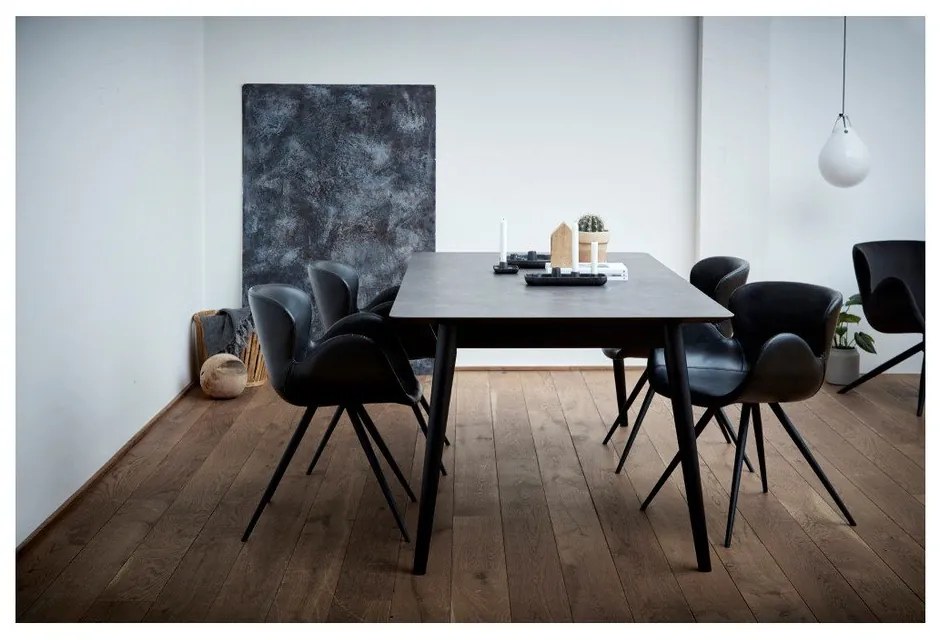 Čierne čalúnené jedálenské kreslo s podrúčkami Gaia – DAN-FORM Denmark