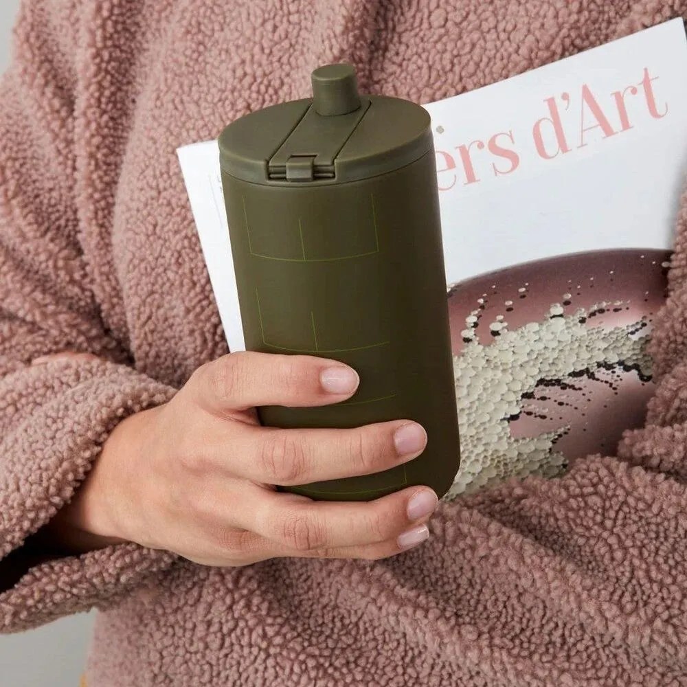 DESIGN LETTERS Termo hrnček Life Olive Green 350 ml