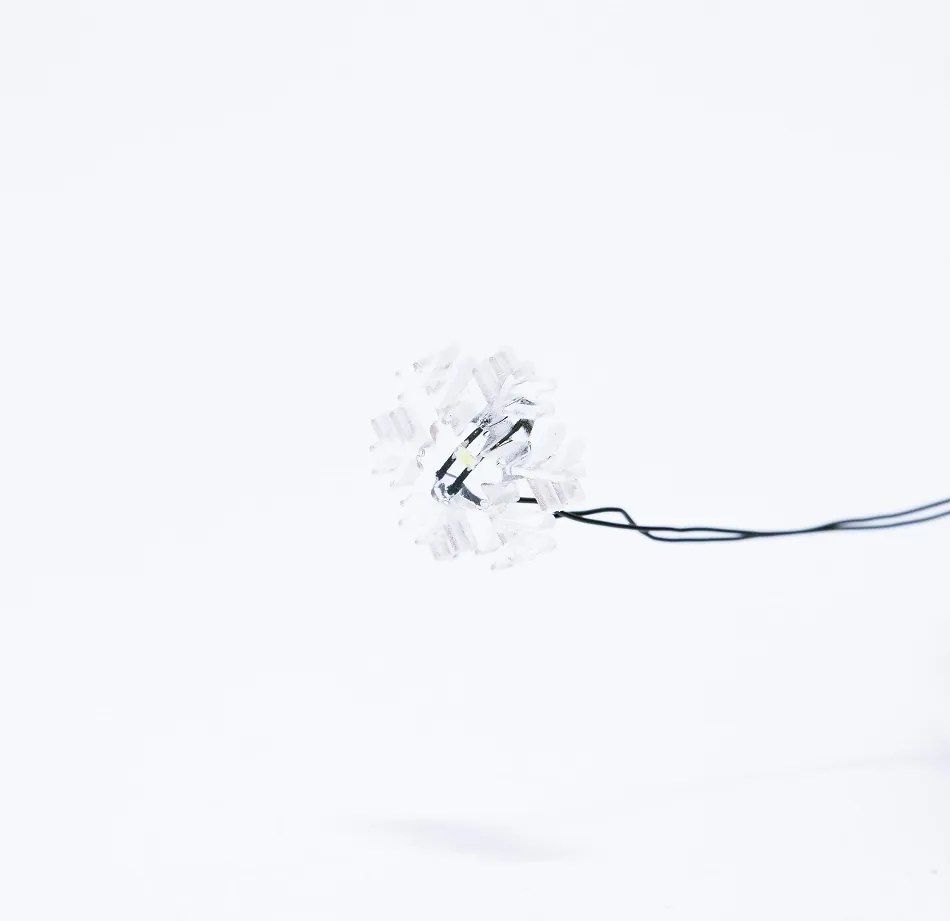 DECOLED LED světelný řetěz na baterie vločky, ledově bílá, 50 diod, 5,3 m, IP44