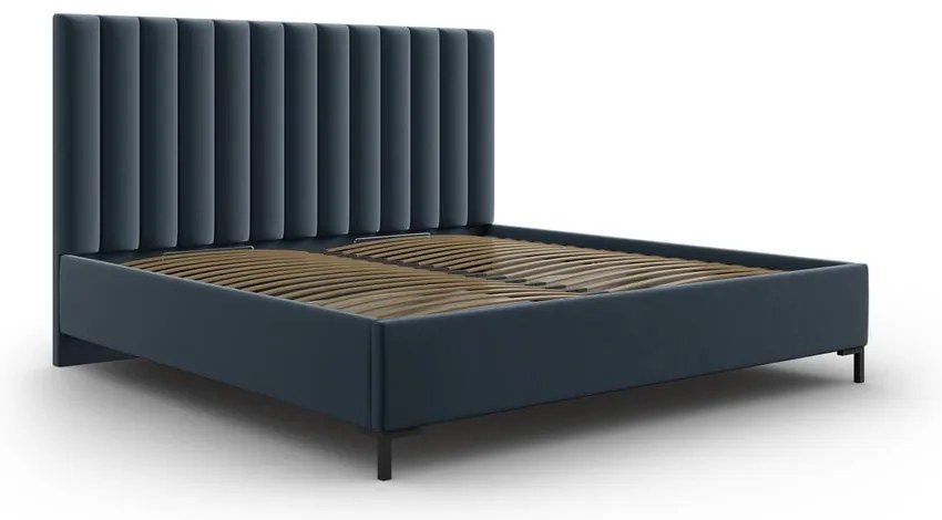Tmavomodrá čalúnená dvojlôžková posteľ s úložným priestorom s roštom 160x200 cm Casey – Mazzini Beds
