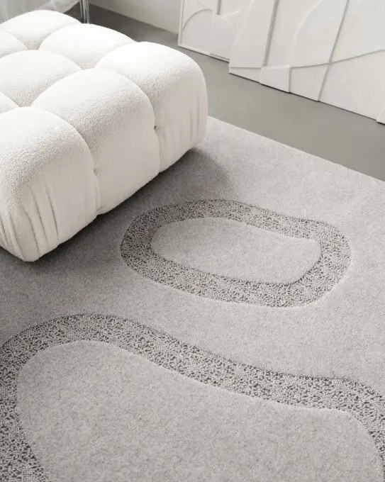 Koberec Agnella Morphic Blooms svetlosivý