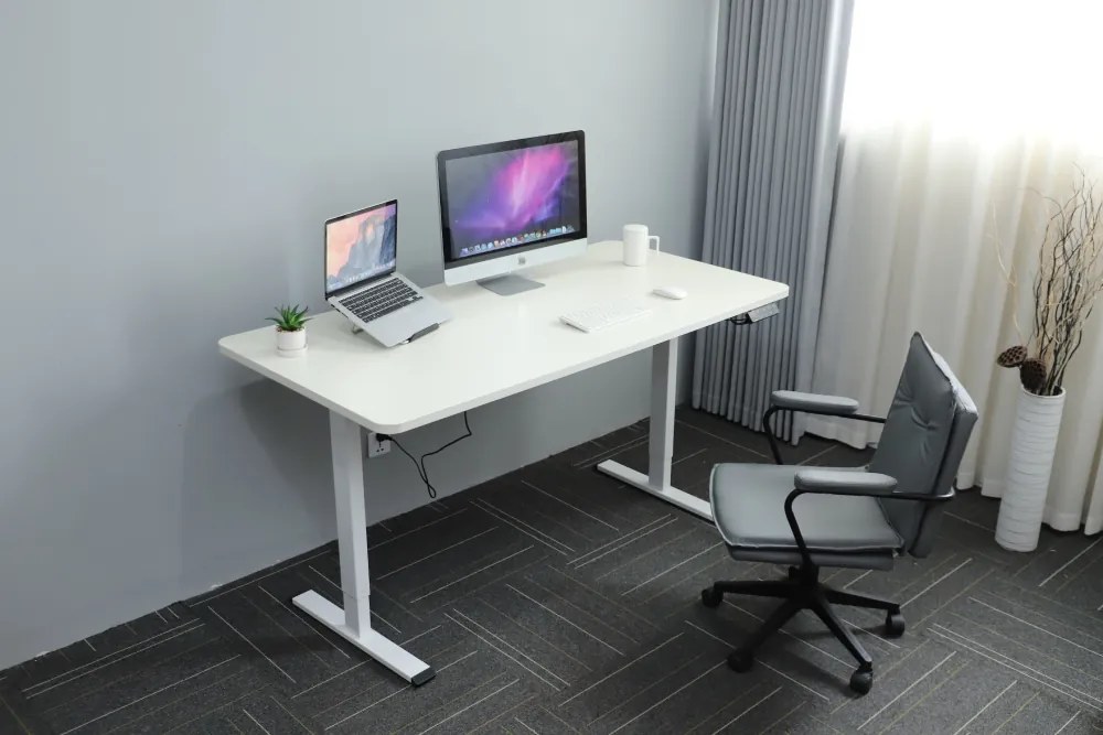 Výškovo nastaviteľný elektrický stôl BestBerg BBAT-16WW / rozmer 160x80 cm / výška 85-130 cm / biely