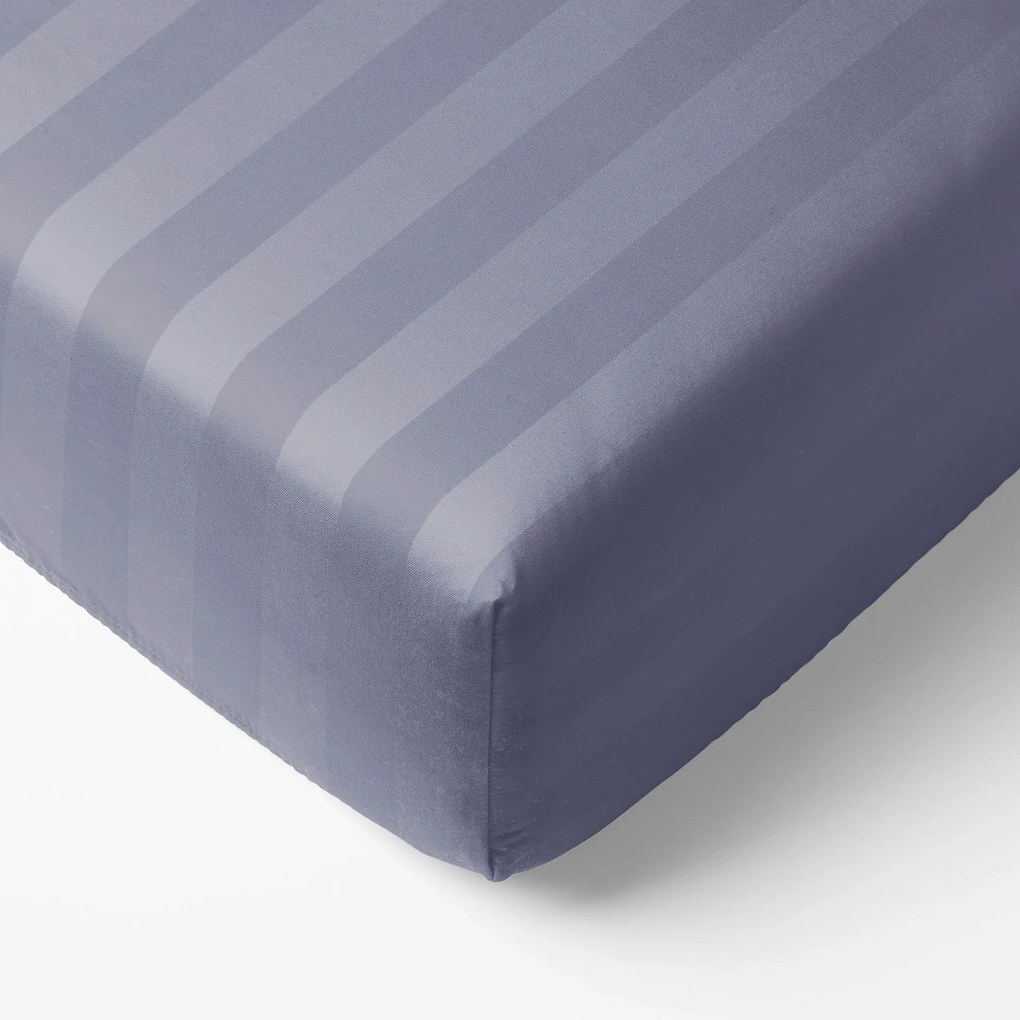 Goldea damašková napínacia plachta - tmavo sivé prúžky so saténovým leskom 160 x 200 cm