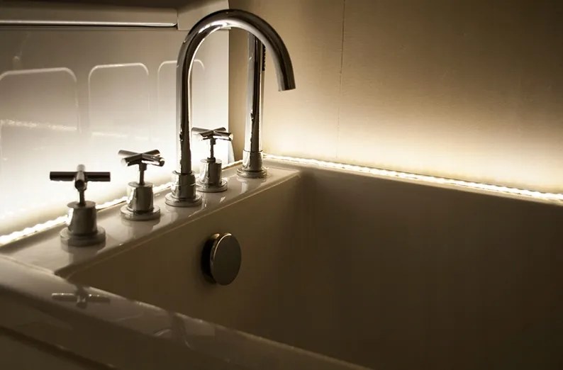 LED pásik 14,4 W/m IP20 1 m 100 cm - 10 mm - tepla biela