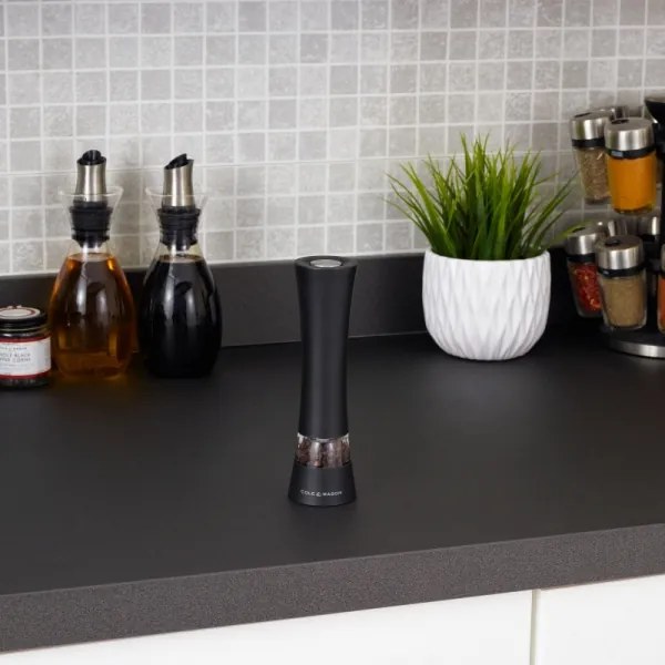 Cole&Mason - Elektrický mlynček na korenie BURFORD 4xAAA 18 cm čierna