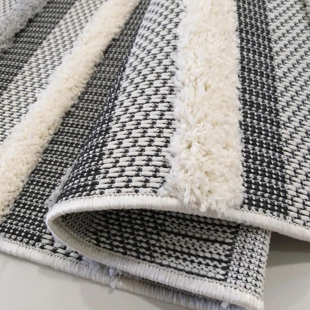 Nadčasový koberec v škandinávskom štýle v sivej farbe