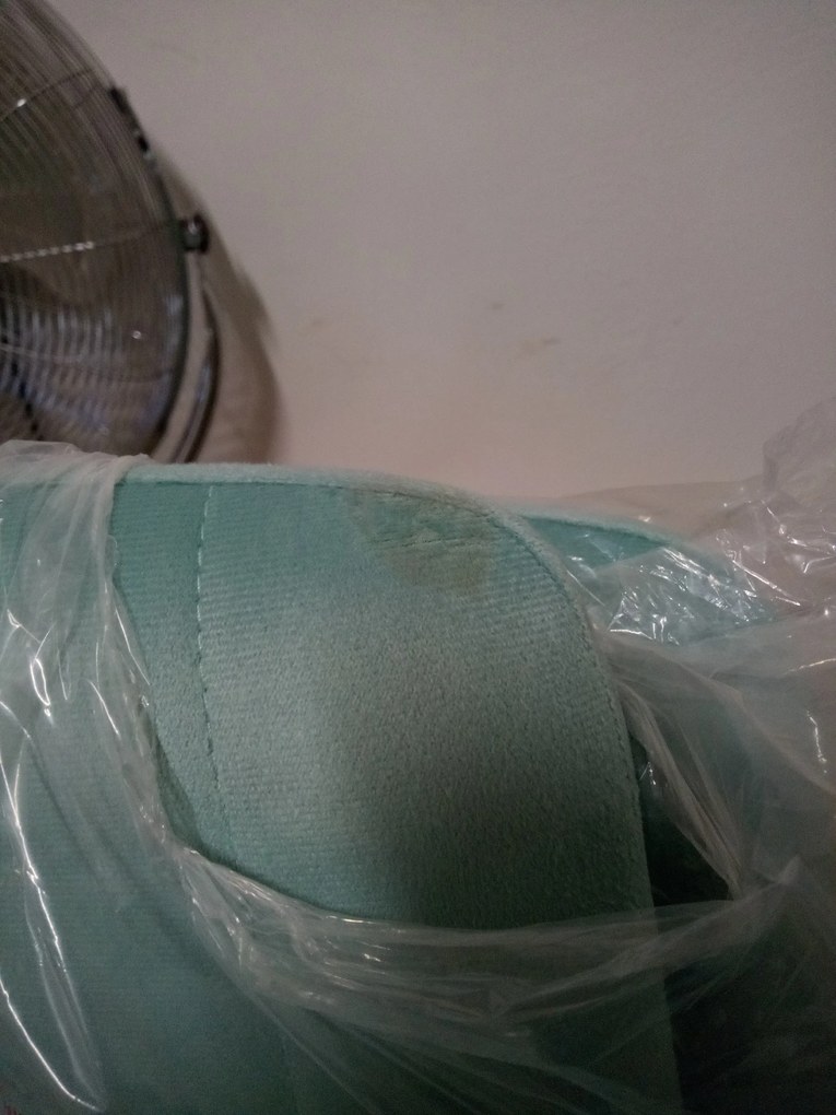AKCIA Mentolová zamatová stolička LAVA AQUA MINT II. akosť