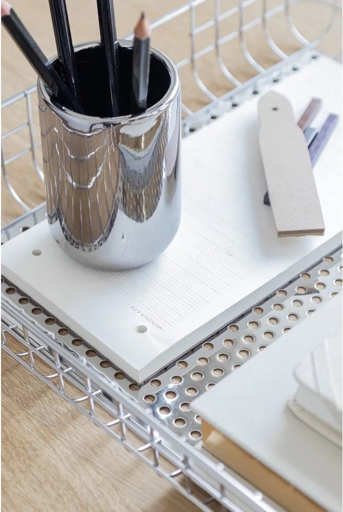 Keramický téglik na zubné kefky v striebornej farbe Lotus – Mette Ditmer Denmark