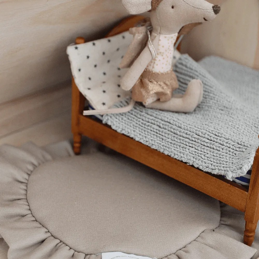 Mini podložka s volánom cappuccino