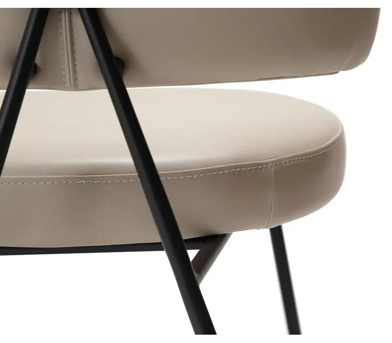 Béžová jedálenská stolička Roost – DAN-FORM Denmark