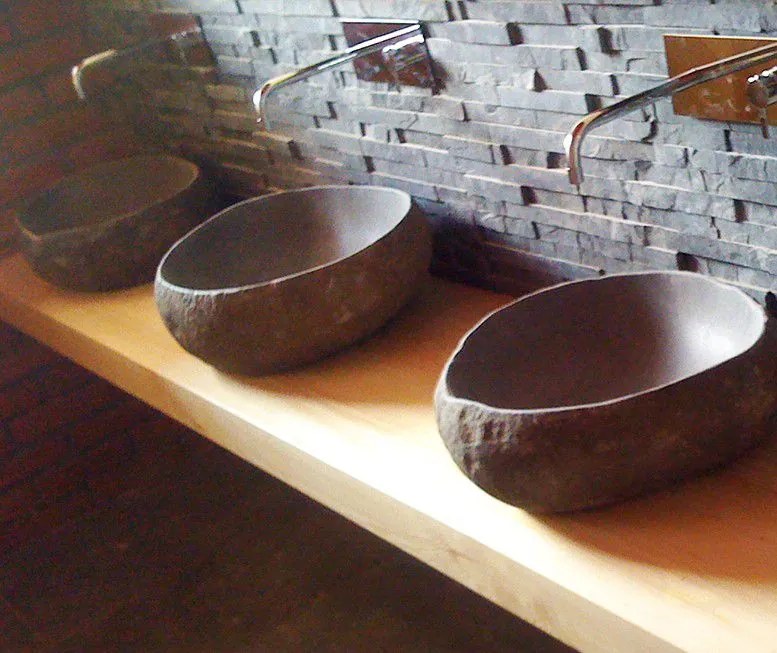 Umývadlo z prírodného riečneho kameňa The lavabo Batu Kali - malé