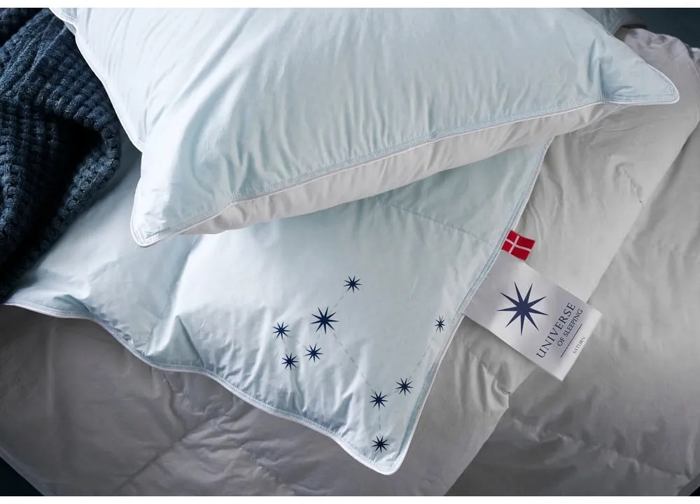 Celoročná prikrývka s páperovou výplňou 200x220 cm Capella Medium – Universe of Sleeping