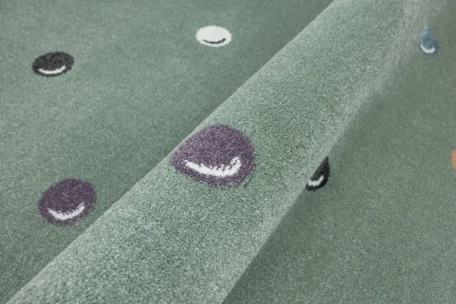 Metrážny koberec Lima C275b zelený / krémový