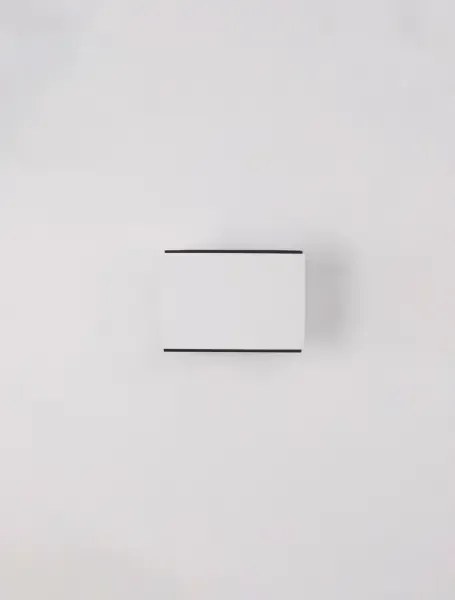 Minimalistické nastenné svietidlo Oti Biela