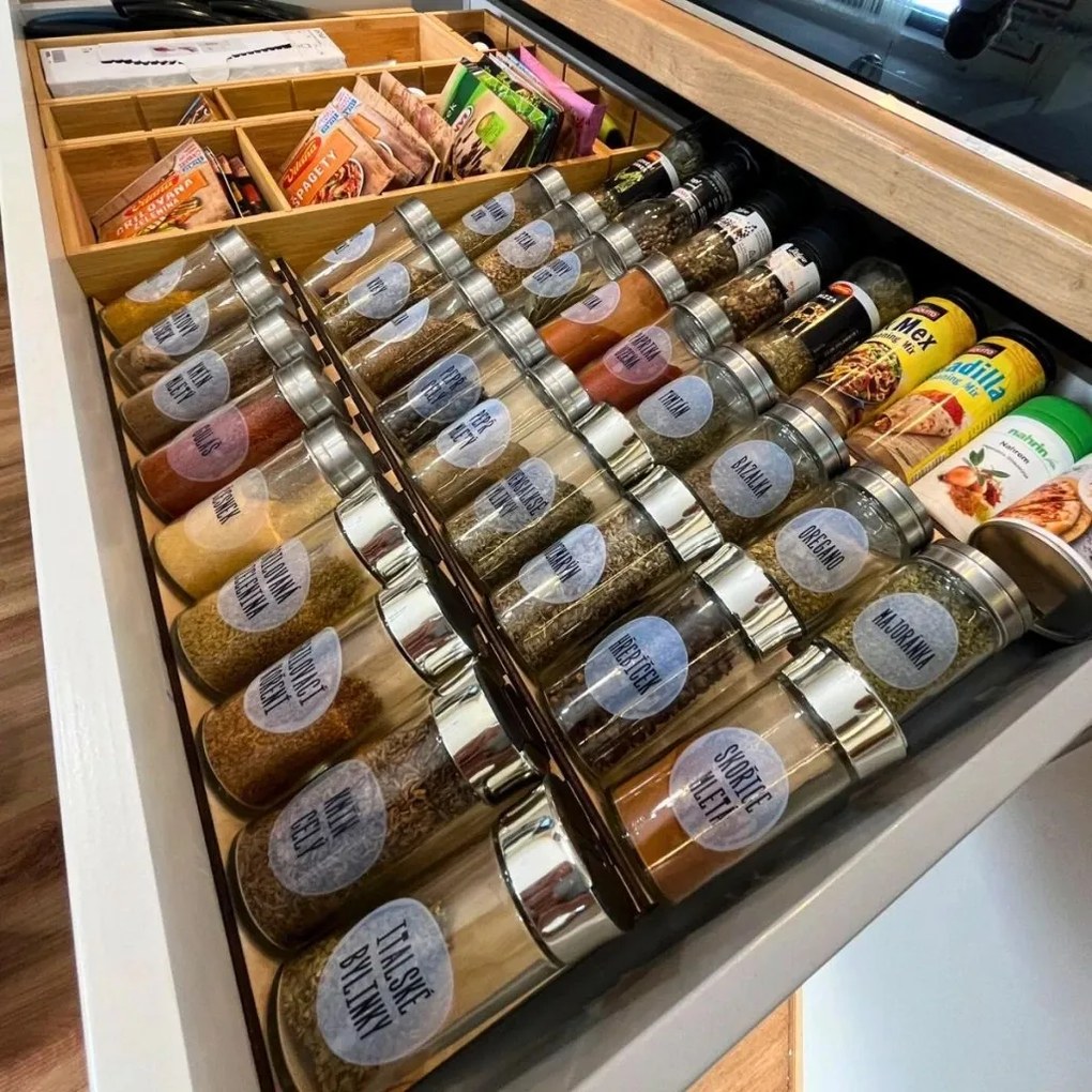 Orion Sada 16ks koreničiek INOX 100ml + 4ks organizér na koreničky VASKY - NEREZ + sada 16ks štítkov