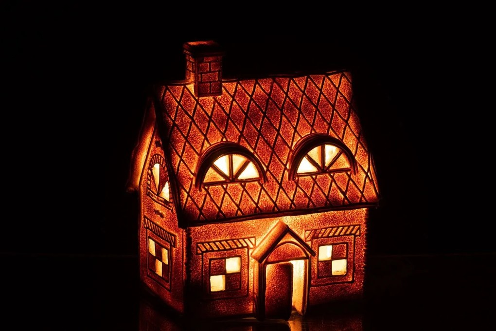 Vianočná perníková chalúpka s Led svetielkami Gingerbread House - 18*14*22cm 3*AA