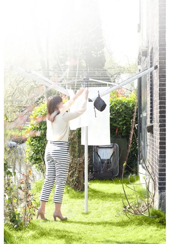 Vonkajší sušiak na bielizeň v striebornej farbe 50 m Lift-o-Matic Advance – Brabantia
